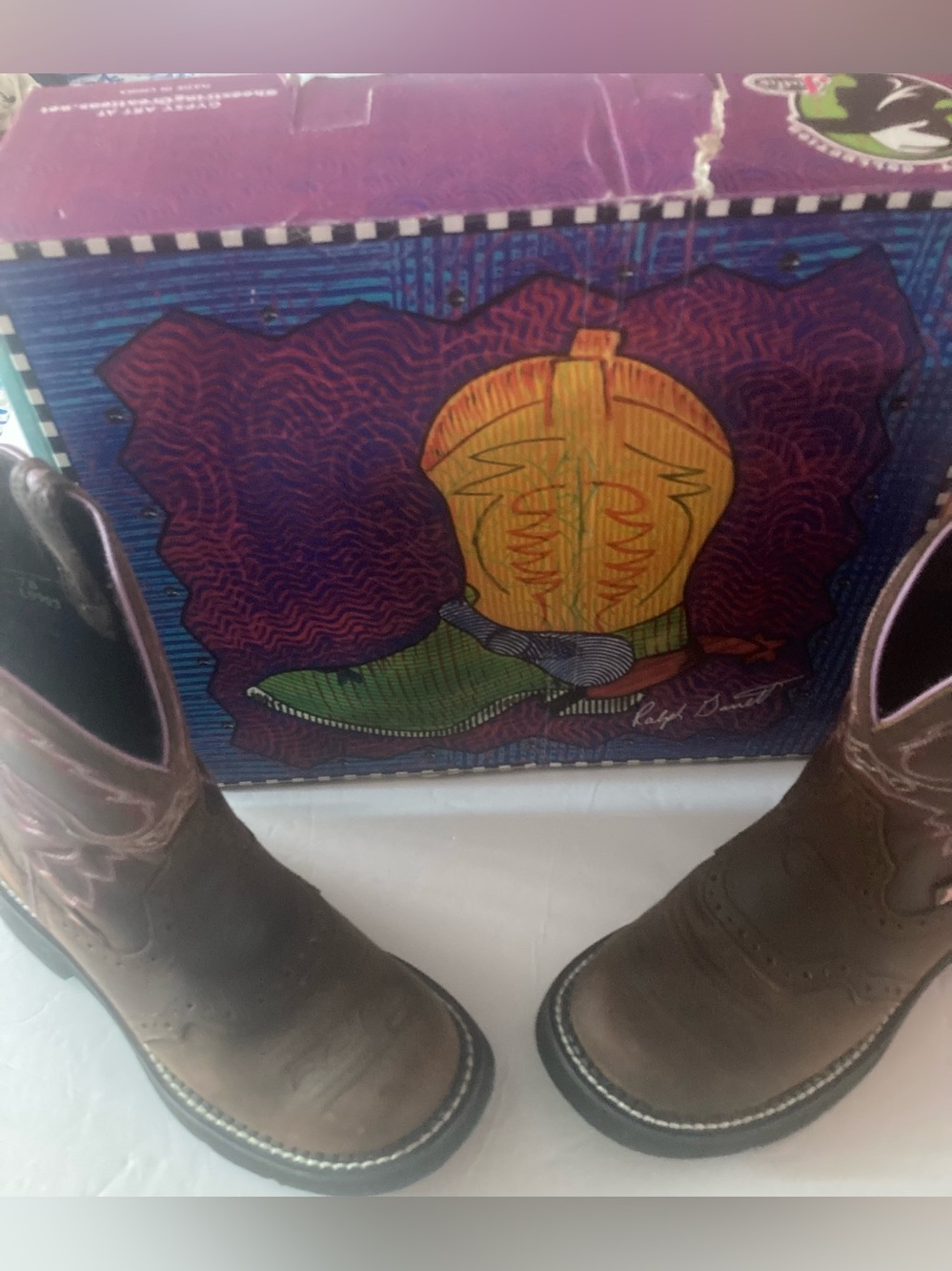Justin Ladies SZ 7B Brown Leather Western Boots with Prominent Pink Stitching - Picture 14 of 15